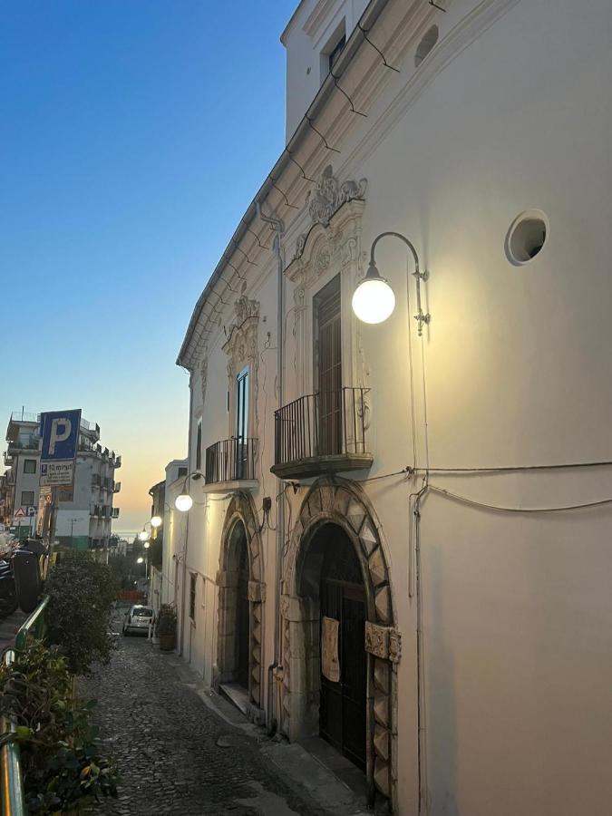 Palazzo Della Guardia Vietri